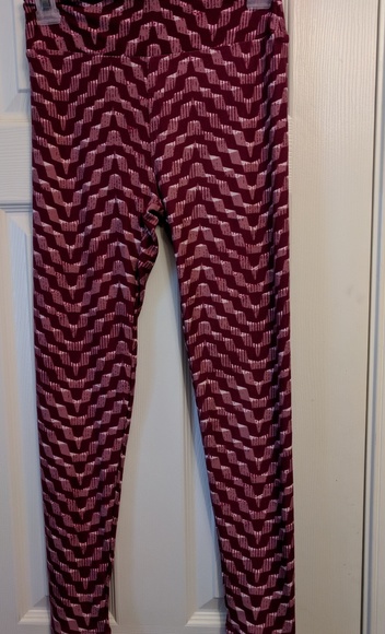 NWOT LULAROE WAVES ONE SIZE LEGGINGS. - Picture 3 of 7